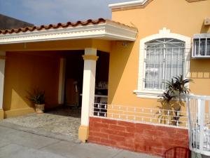 VENDO CASA DE 3 RECAMARAS EN FRACC. CAPISTRANO.